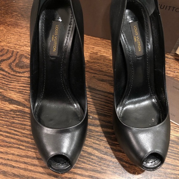 Louis Vuitton peep hole heels - Picture 3 of 8